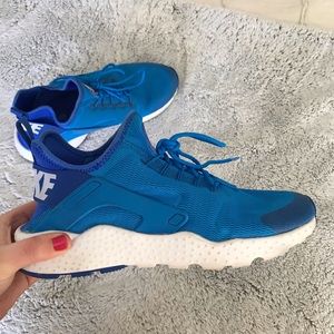Women’s Nike Air Huarache (Blue; Size 9)